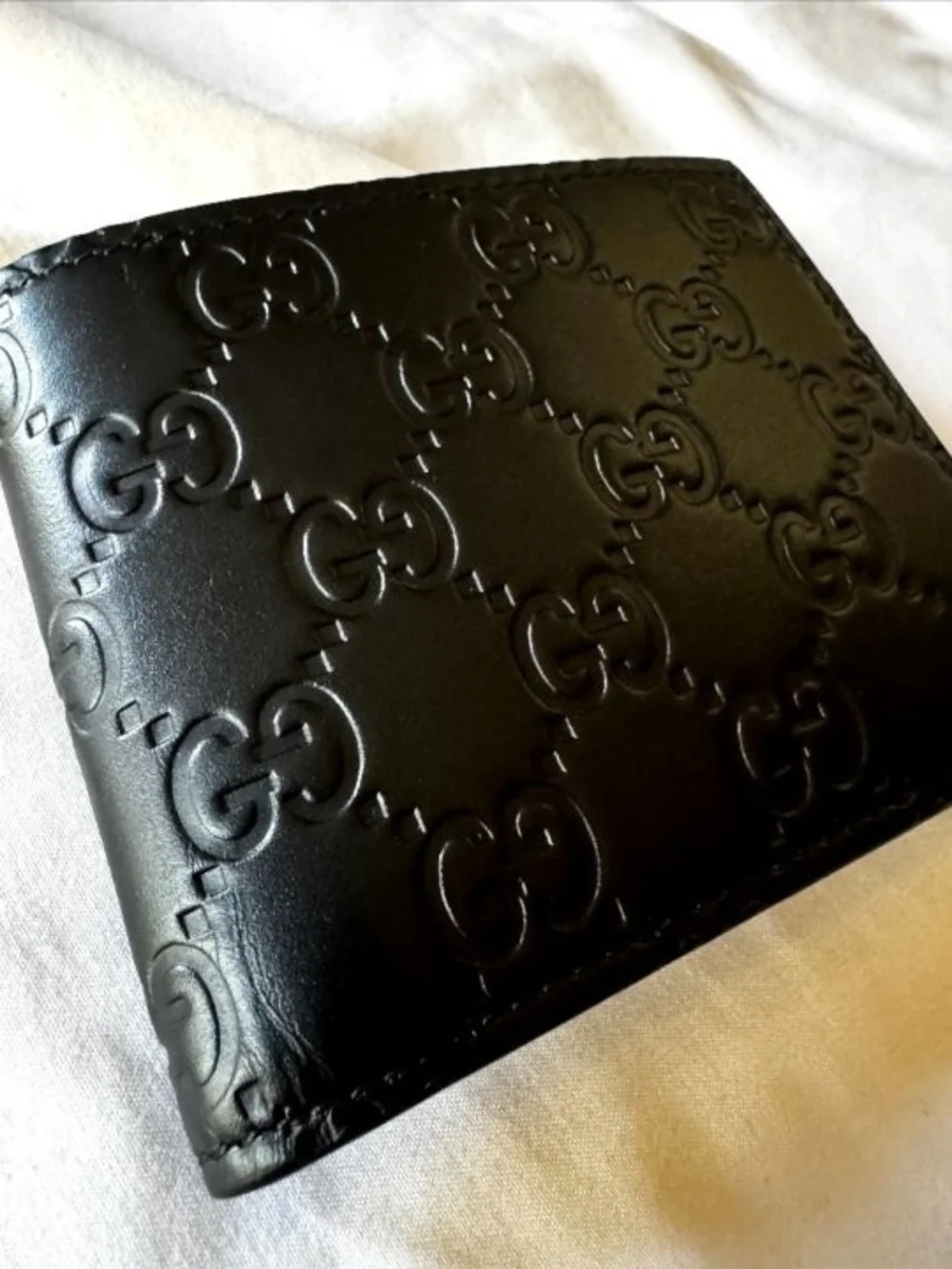 GUCCI GG Emblem Bi-Fold Leather Wallet - BRAND NEW IN BOX with Bow.